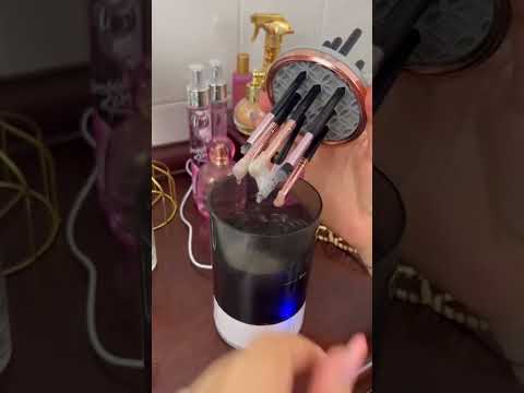 Demostración rápida del limpiador automático de brochas BeautyBrushClean